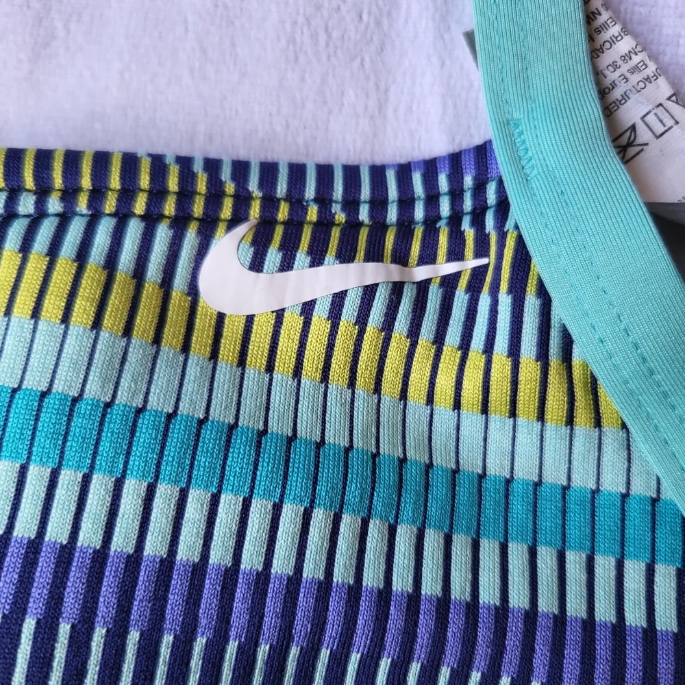 Nike color top
